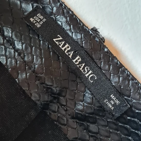 🚨Zara Black Faux Leather Snakeskin Embossed Front Slit Midi Skirt sz US Small - Picture 5 of 10